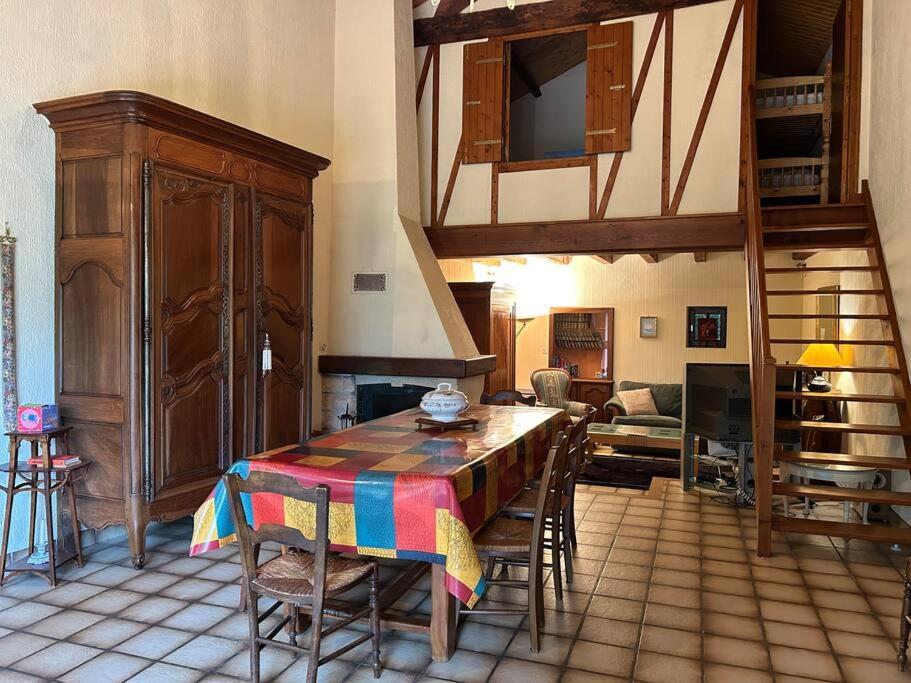 Maison Paisible Avec Lac Prive Secondigny Экстерьер фото